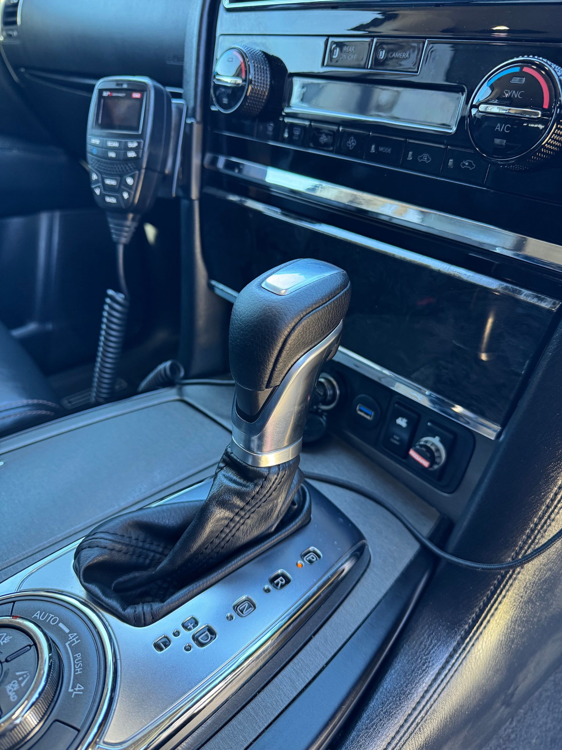 Nissan Y62 Shift Knob Black & Silver 2013-2024